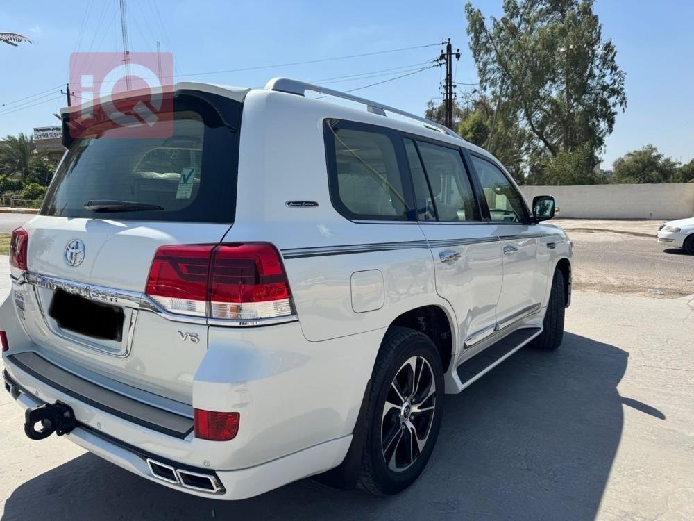 تويوتا لاندكروزر